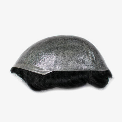 Toupet sur-mesure avec calotte sombre et chevelure ondulée noire